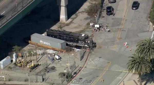 Statele Unite: Un mecanic de locomotivă a deraiat intenţionat trenul vrând să distrugă nava spital USNS Mercy (Video)