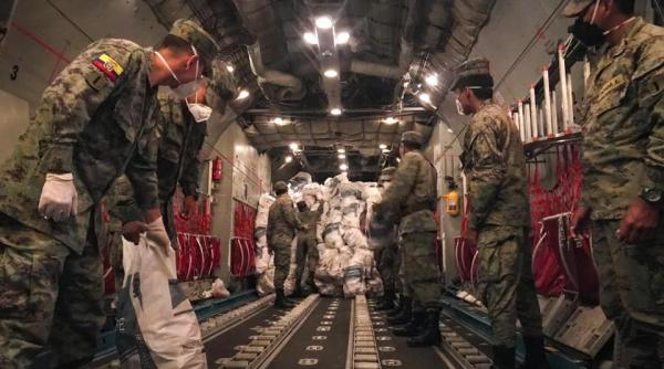Militarii din Ecuador au ridicat cadavrele victimelor COVID-19. Președinția a reacționat după imaginile cu cadavre pe străzi