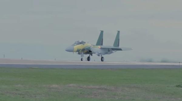 Boeing a testat noul avion F-15QA fabricat pentru Qatar Emiri Air Force (Video)