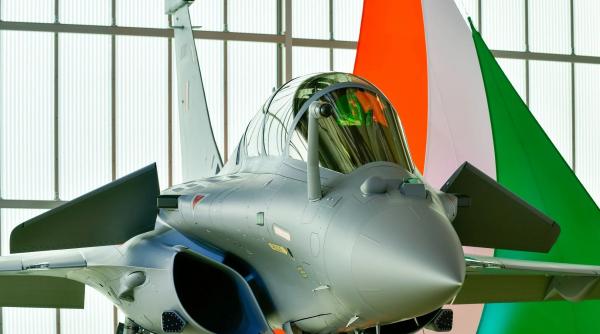 Franța a oprit temporar producția avioanelor Rafale pentru India