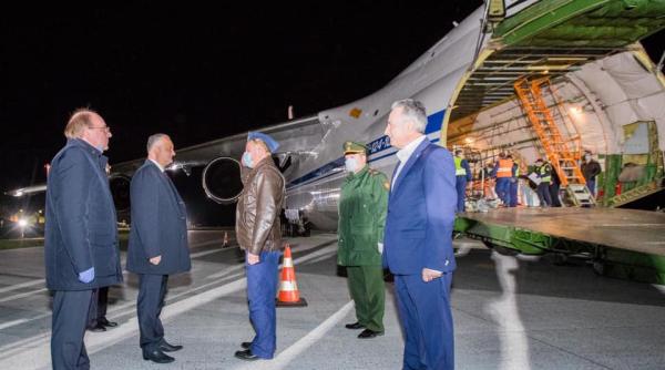 Un AN-124 al Rusiei a adus echipamente medicale din China în R. Moldova. Dodon: Vom rămâne împreună