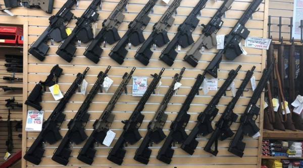 Canada va interzice vânzarea armelor de asalt după atacul din Nova Scotia