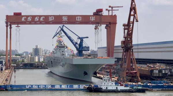 China a lansat la apă al doilea portelicopter din clasa Type 075