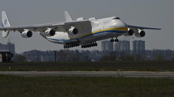 Ucraina utilizează cea mai mare aeronavă din lume pentru a transporat echipamente medicale (Video)