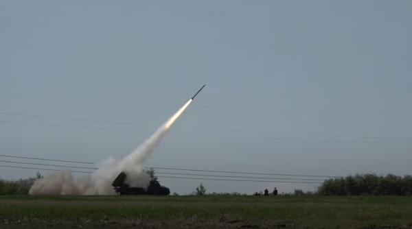 Forțele armate sârbe au testat noua versiune a sistemului de rachete OGANJ