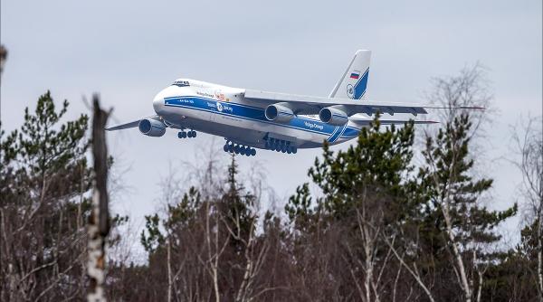 Aeroanava rusească care a adus ajutoare din China la Chişinău ar fi survolat şi baza militară de la Deveselu