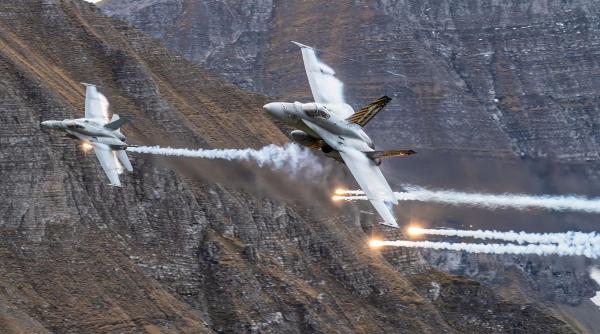 Stoltenberg: 'Rusia a amenințat cu atacuri nucleare aliați, inclusiv România'. NATO intervine în 'scandalul F/A-18' din Germania