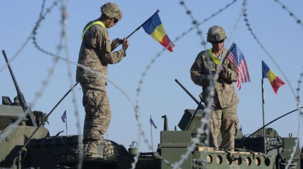 Consolidarea prezenţei forțelor SUA pe teritoriul României, discutată de ministrul Nicolae Ciucă cu secretarul american al Apărării