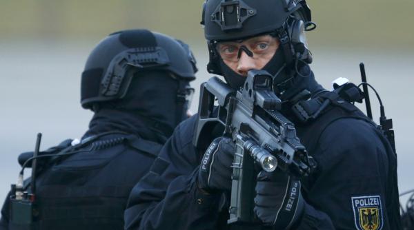 Poliţia germană a confiscat arme şi explozibili de la domiciliul unui soldat al forţelor speciale