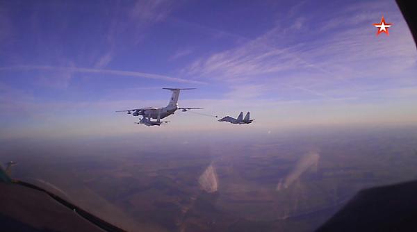 Rușii și-au realimentat în zbor aeronavele Forțelor Aeriene (Video)
