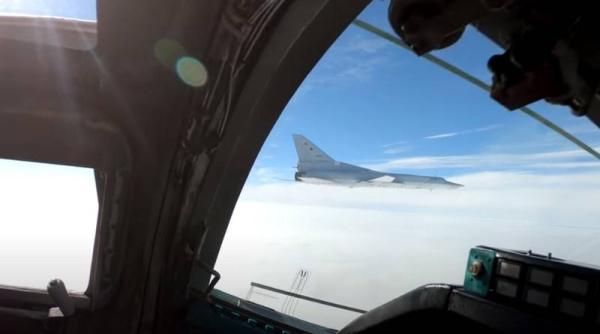 Bombardiere rusești Tu-22M3, zboruri de antrenament deasupra Mării Negre (Video)