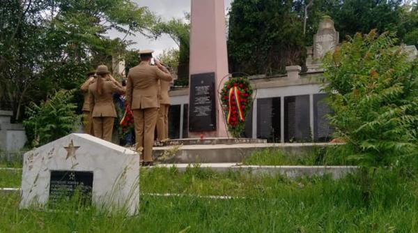 Mai mulți militari români au depus din greșeală coroane și au oferit onoruri militare soldaților sovietici