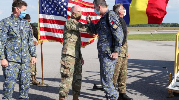 Medicii militari români, primiți cu căldură în SUA de Garda Națională americană