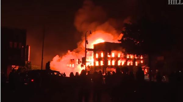 Violențe extreme în SUA. Starea de alertă a fost instituită în mai multe orașe (VIDEO)