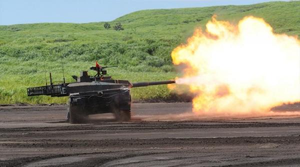 Tancul principal de luptă Type -10, prezentat în acţiune (Video)