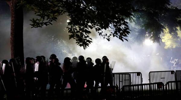 Șeful Statului Major al SUA culege propriile informații din teren pe străzile din Washington