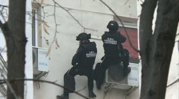 Trei minori, cercetaţi pentru activităţi de terorism. Aeroportul Henri Coandă- printre ţintele vizate