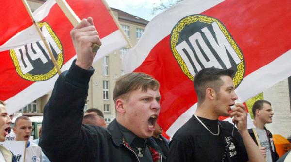 Militanţi de extremă dreapta germani se pregătesc într-o tabără paramilitară din Rusia