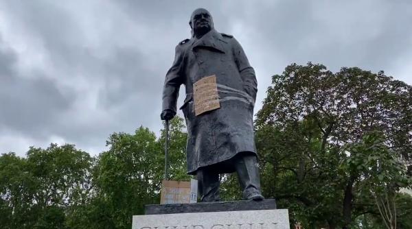 Statuia lui Winston Churchill, vandalizată chiar de la D-Day: Debarcarea din Normandia (Video)