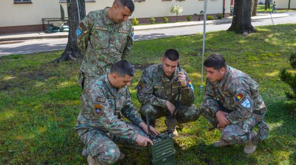 Sprijin tehnic pentru Armata română în actualizarea softului stațiilor radio Harris