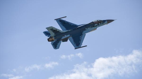 F-16 american, în schema de camuflaj a unui Su-57 rusesc (Foto)