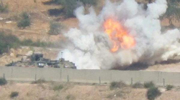 Siria: Un transportor blindat al armatei ruse a trecut peste un dispozitiv exploziv (Foto/Video)