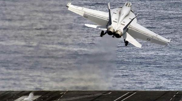 Un avion F / A-18F Super Hornet al SUA s-a prăbuşit în Marea Filipinelor