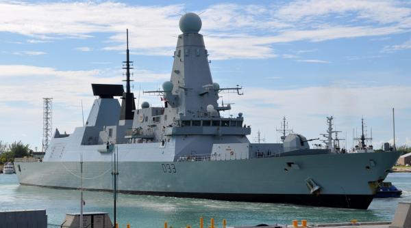 Un distrugător de un miliard de lire sterline al Royal Navy este tras la țărm de patru ani din cauza „problemelor”