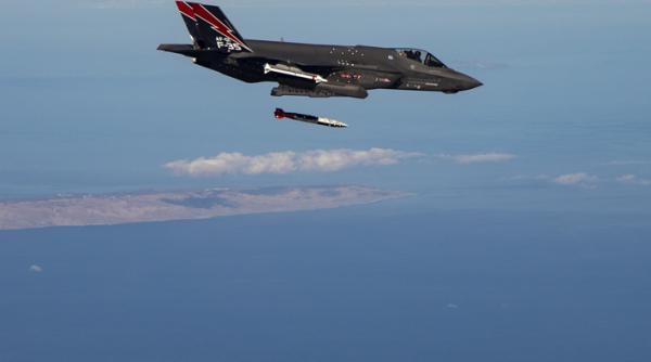 Performanță pentru F-35 într-o 'misiune-test nucleară'. Aeronavele au lansat bombe inerte (Foto)