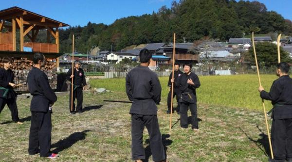 Un student japonez a obţinut prima diplomă universitară în studii despre ninja