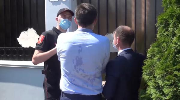 Hărți ale României Mari au fost puse pe Ambasada Rusiei din R. Moldova în timpul unui protest (Video)