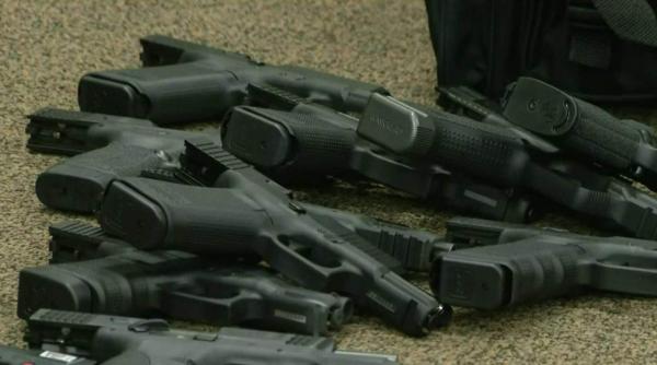 Israelul amână decizia de a restricționa posesia armelor