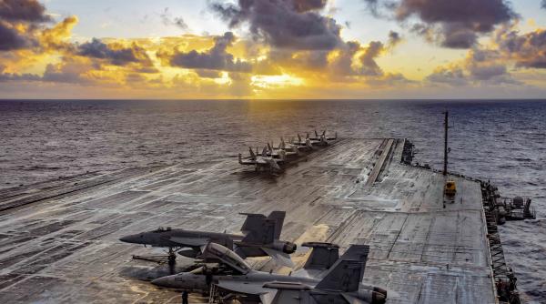 Un marinar de pe portavionul USS Theodore Roosevelt a murit 