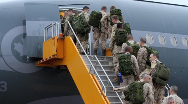 Canada: Un avion militar face drum întors din cauza coronavirusului