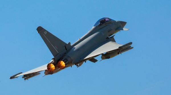 Aeronave Eurofighter Typhoon ale RAF au escortat un avion de linie după un incident se securitate