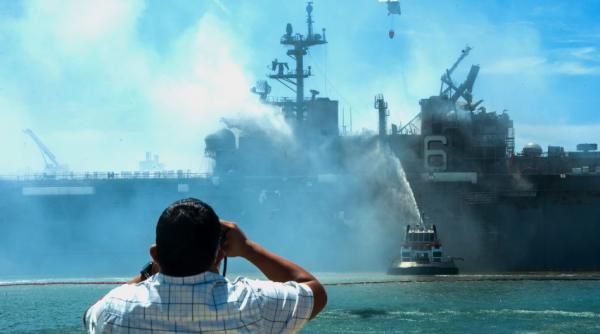 Iranul crede că incendiul de pe nava americană USS Bonhomme Richard este o pedeapsă divină