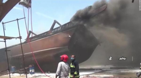 Şapte nave iraniene au luat foc în portul Bushehr (Foto/ Video)