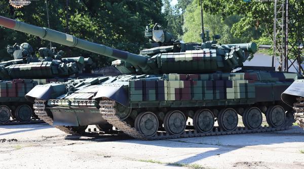 Armata ucraineană a primit un nou lot de tancuri T-64 modernizate (Foto)