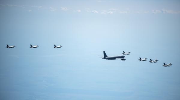 Avioanele F-16 ale României, exercițiu alături de avioanele US Air Force pentru descurajarea potențialelor acțiuni agresive în Marea Neagră (Foto)