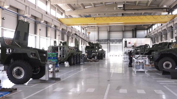 Serbia face investiţii în industria de apărare. Contract pentru dotarea Forțelor armate sârbe cu vehiculele blindate Lazar-3 8x8