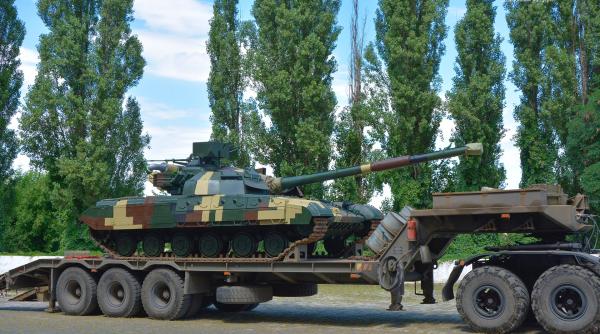 Armata ucraineană a primit un nou lot de tancuri T-64 modernizate (Foto)