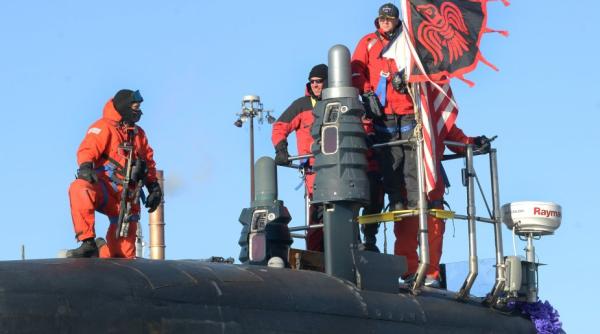 Un sistem laser, fotografiat accidental pe un submarin al US Navy