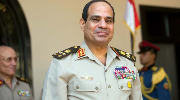 Egiptul a adoptat o lege prin care se interzice militarilor cariera politică fără aprobarea Consiliului Suprem al Forţelor Armate