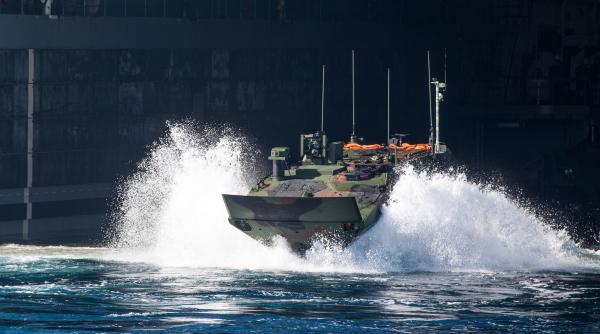 Opt militari americani sunt consideraţi morţi după un naufragiu în largul coastelor Californiei