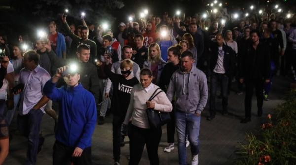 Zeci de mii de persoane au continuat acţiunile de protest în marile orașe din Belarus