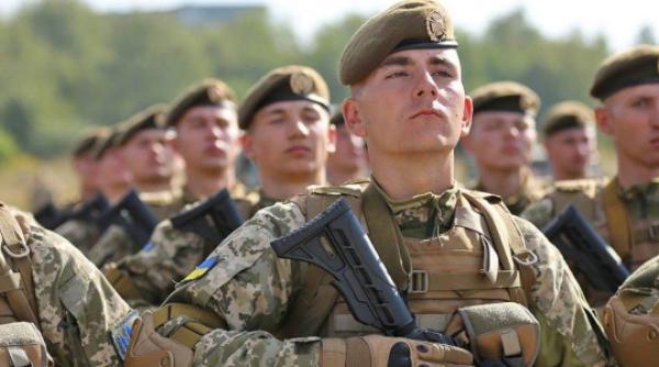 Ucraina face eforturi să-și păstreze armata în plafonul stabilit de Parlament