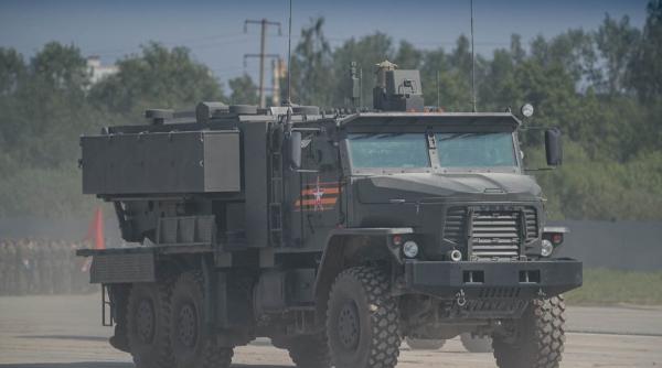 Rusia va testa noile aruncătoare de flăcări TOS-2