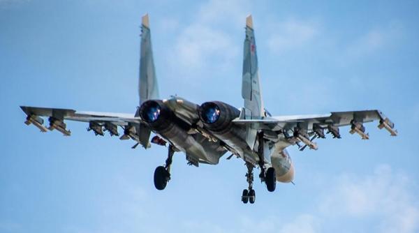 Un avion de vânătoare rusesc Su-30SM a interceptat un avion de cercetare american deasupra Mării Negre