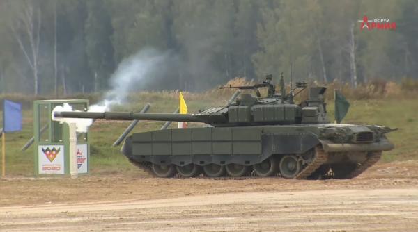 Noile tancuri rusești T-80BMV nu au reușit să-și atingă țintele în cadrul unei expoziții militare (Video)