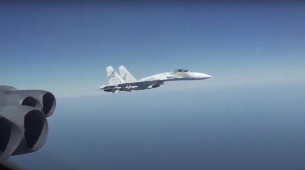 Aeronavele rusești au interceptat „nesigur și neprofesionist” bombardierul B-52H al SUA, în zona Mării Negre (VIDEO)